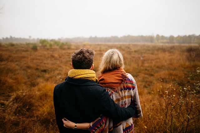 couple-hug-together-winter-clothes