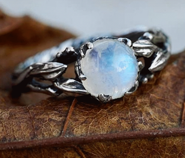 Photo of How to choose the right moonstone ring ?